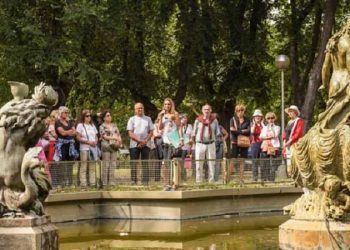 Continúan las visitas guiadas por los monumentos escultóricos de la Ciudad