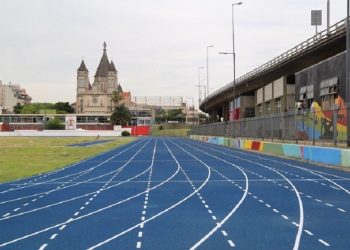 Los runners copan la pista de material sintético de Parque Chacabuco