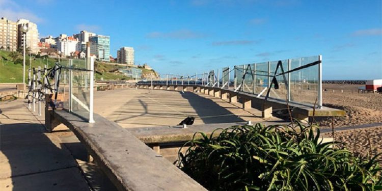 Arquitectos y urbanistas insisten en el avasallamiento de algunos privados sobre el espacio público