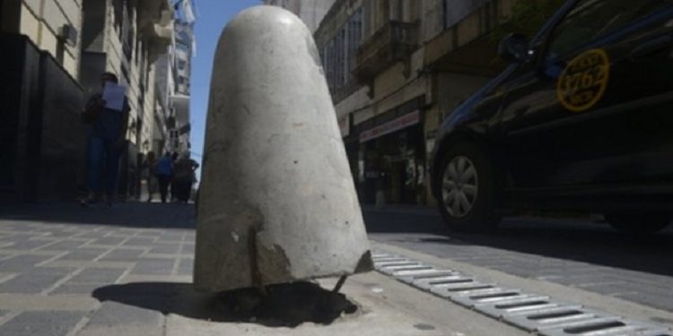 A tres meses de inaugurada Sarmiento, se deberán cambiar todos los pretiles