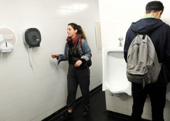 Baños porteños unisex: avanza un proyecto para permitirlos en más bares y boliches