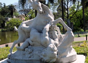 Palermo: trasladan esculturas del Ecoparque al MOA para su restauración