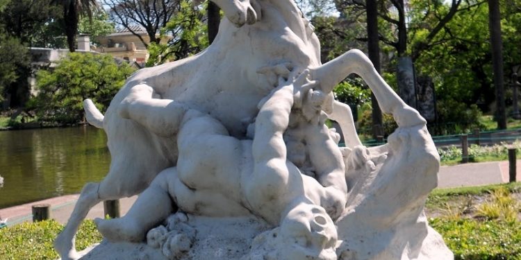 Palermo: trasladan esculturas del Ecoparque al MOA para su restauración