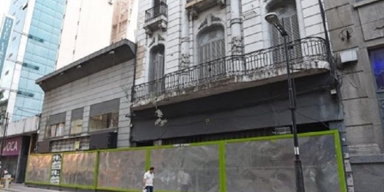 Ya demuelen el petit hotel donde edificará la Bolsa
