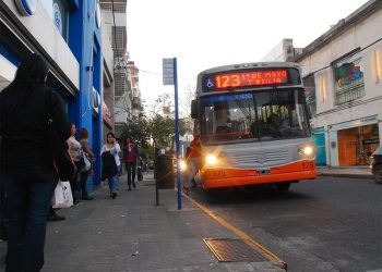 Proponen cambios en las paradas del transporte urbano