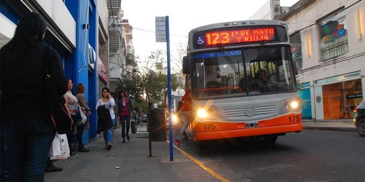 Proponen cambios en las paradas del transporte urbano