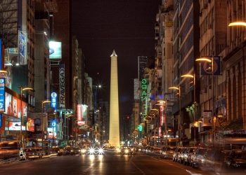 Avenida Corrientes, eje de seis salas que buscan recobrar su esplendor