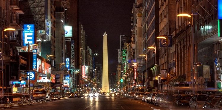 Avenida Corrientes, eje de seis salas que buscan recobrar su esplendor
