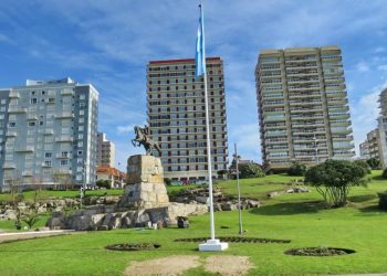 Vecinos trabajan para mantener en valor al Parque San Martín