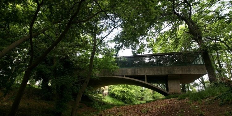 Casa sobre el arroyo: el eterno abandono de un emblema de la arquitectura argentina