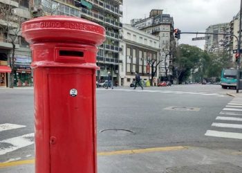 Guardianes del pasado: los porteños sub 35 que intentan salvar los 175 buzones de la ciudad