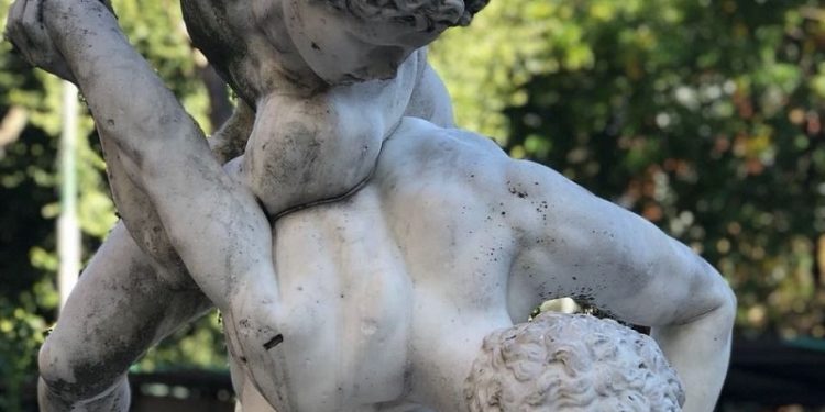 Preocupación por el futuro de las esculturas y monumentos durante las obras en el microcentro