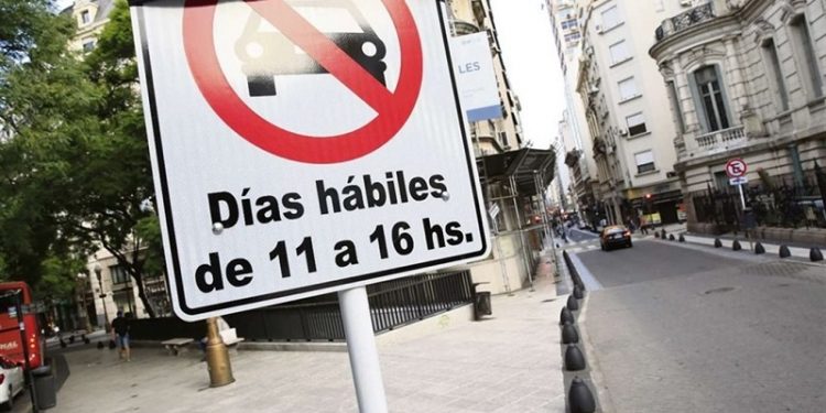 Retiro y casco histórico: desde hoy no pueden ingresar autos particulares