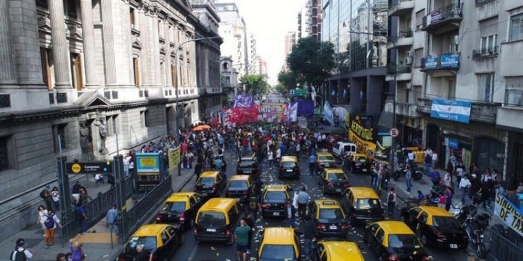 Dos años de Uber en Argentina: conflicto en la calle, batalla en la Justicia
