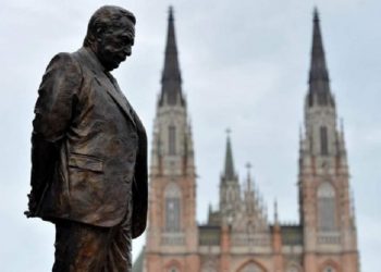 El monumento a Raúl Alfonsín en La Plata – Entrevista a Carlos Benavídez