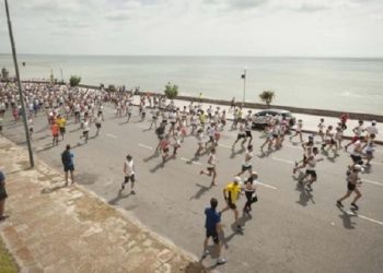Antes que poner un impuesto a instructores de running deberían poner baños en la costa