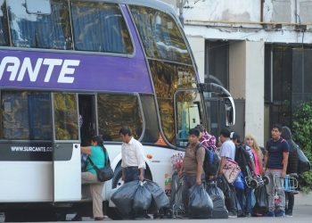 Los micros “truchos” invaden Once: denuncian que ya se convirtió en una terminal ilegal