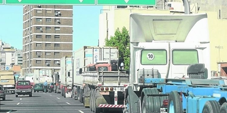 Basta de camiones en la Ciudad: buscan reorganizar la Red de Tránsito Pesado