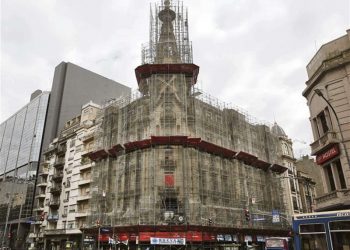 A punto de cumplir 102 años, la Confitería Del Molino sigue en continuo deterioro