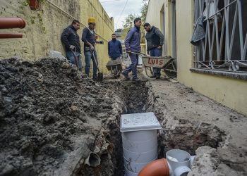 Más de 400 familias de Lanús se conectarán a las cloacas
