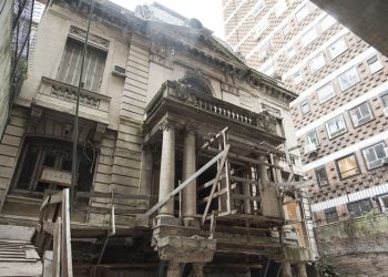 La historia de la casona de 1926 que logró resistir semioculta el avance de los edificios en Belgrano