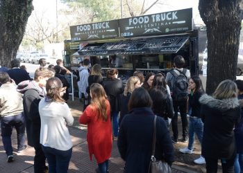 Los food trucks ya están en Parque Patricios y llegarán a otros siete barrios