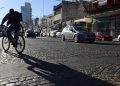 Tránsito vs. patrimonio: sacan los adoquines de las avenidas y vuelve la polémica