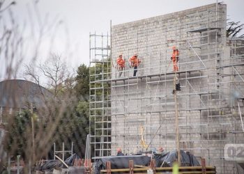 La devaluación golpea a la construcción: el cemento subió un 30% y no hay nuevas obras