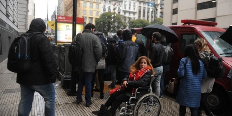 La Justicia ordenó reparar las escaleras mecánicas y los ascensores del subte