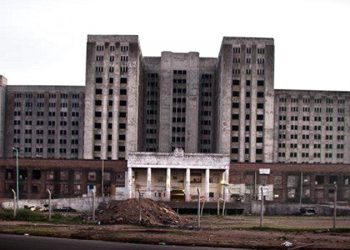 Presentan proyecto para construir departamentos donde estuvo el Albergue Warnes