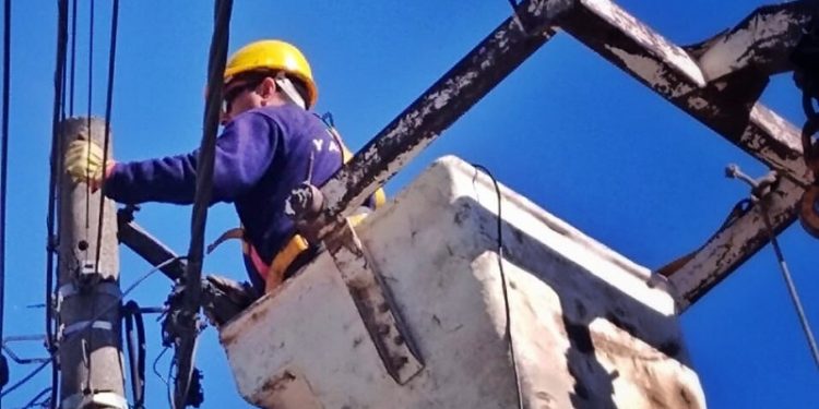 El Municipio comenzó con la renovación de luminarias en Juan B. Justo