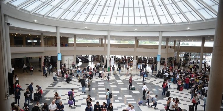 Dellepiane, la terminal fantasma que se llenó de micros por el cierre de Retiro