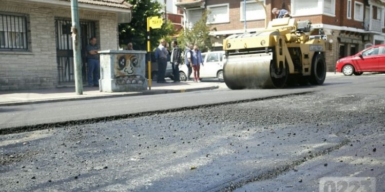 Avanza un plan para convertir residuos plásticos en asfalto