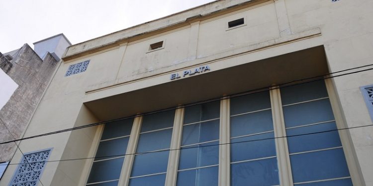 Una nueva esperanza para el Cine el Plata: una ley obliga a reabrir “el Gran Rex de Mataderos”