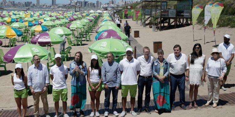 Avanzan los proyectos de Arroyo para privatizar las playas públicas equipadas de Vidal