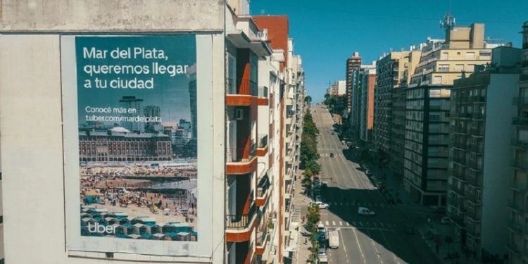 Taxistas de Mar del Plata en alerta ante la posible llegada de Uber a La Feliz