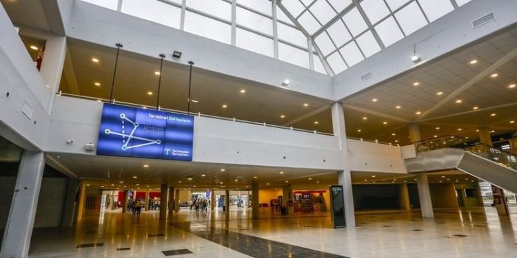 Parte de los ómnibus de Retiro se mudan a la terminal Dellepiane