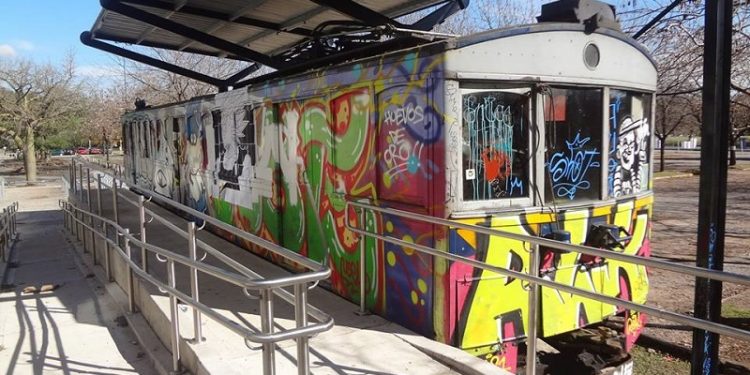 Vandalizaron un coche La Brugeoise donado a Ciudad Universitaria