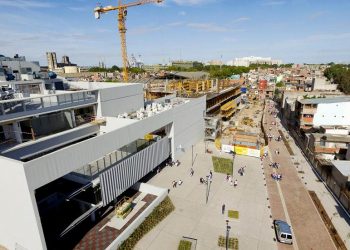 En medio de la Villa 31, abrió la escuela pública más moderna de la Ciudad