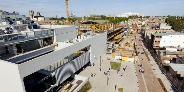 En medio de la Villa 31, abrió la escuela pública más moderna de la Ciudad