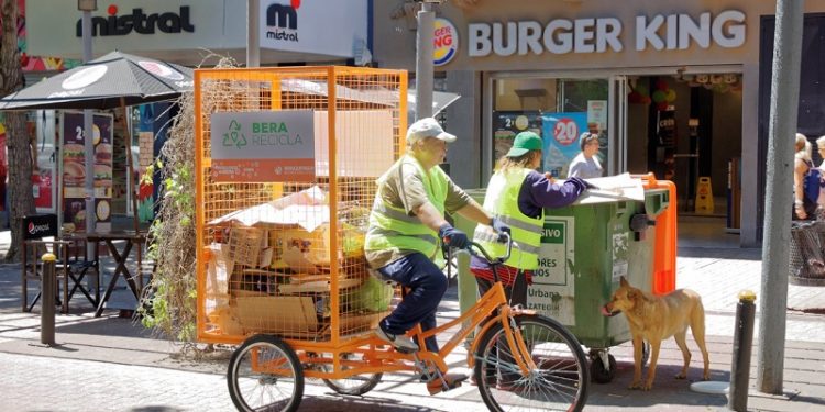 Por una Ciudad más limpia: Berazategui sumó bicicletas recicladoras