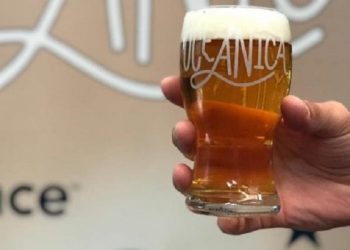 Crean la primera cerveza artesanal hecha con agua de mar