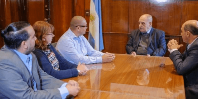 Playas sin plásticos: Arroyo realizó una jornada de trabajo junto a representantes ambientalistas