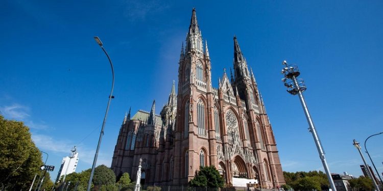 Tras el fuego en Notre Dame, liberan fondos para mejorar la Catedral de La Plata