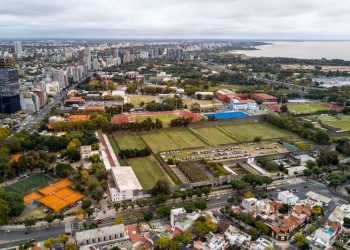 En dos años la ciudad vendió una superficie equivalente a doce canchas de River