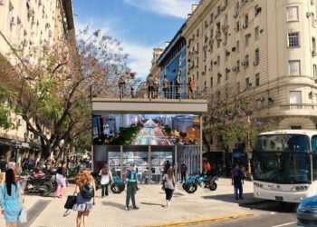 Construyen gradas panorámicas en Diagonal Norte, frente al Obelisco
