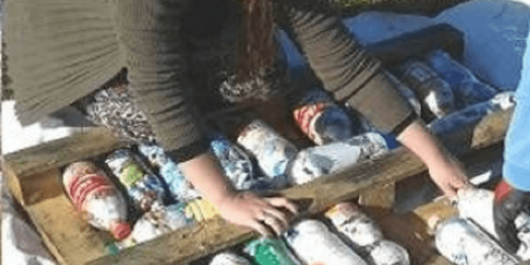 Eco-ladrillos: cómo reciclar residuos plásticos para utilizarlos en construcción sustentable