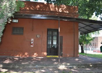 Secretos porteños: la antigua estación de tren donde funciona una biblioteca