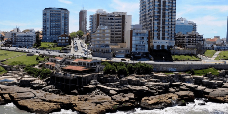 El curioso caso de una ciudad que autodestruye su belleza