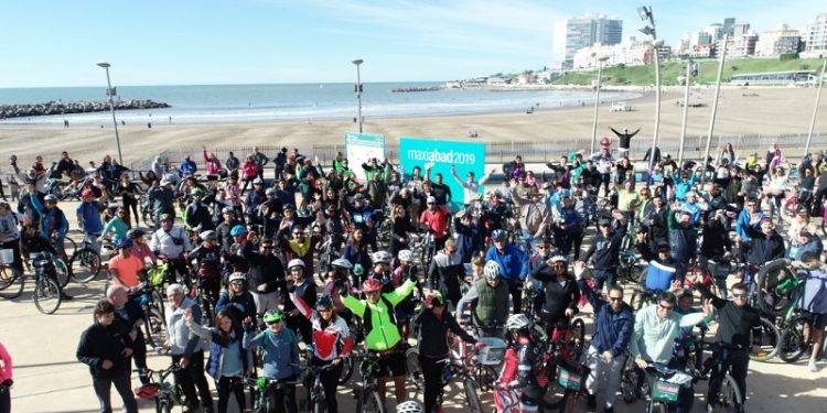 Con una bicicleteada, Abad promueve ciclovías en Mar del Plata